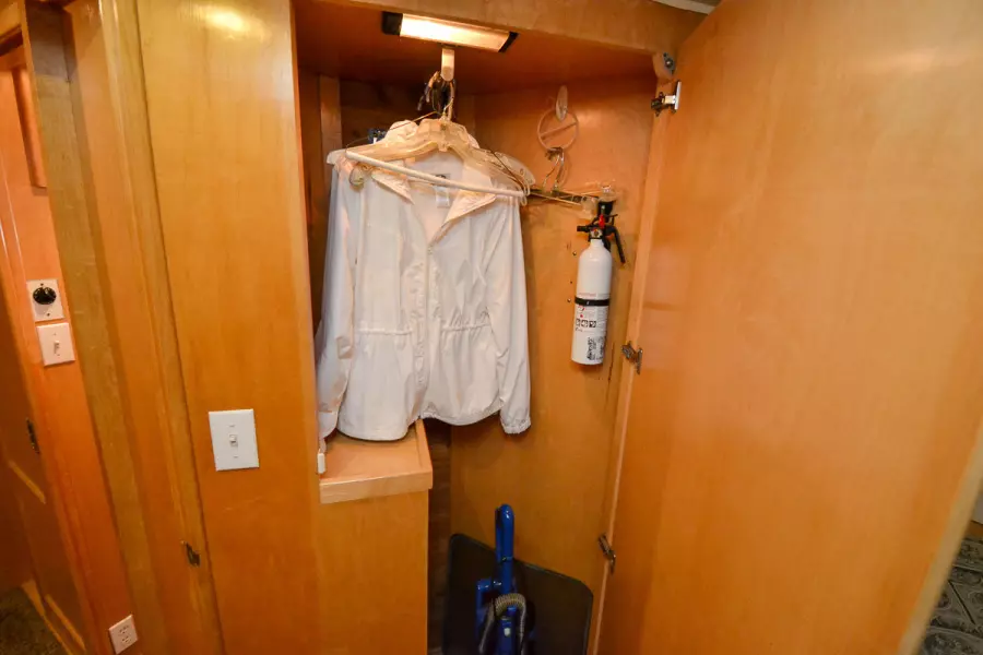 1998 Navigator 5300 Pilothouse