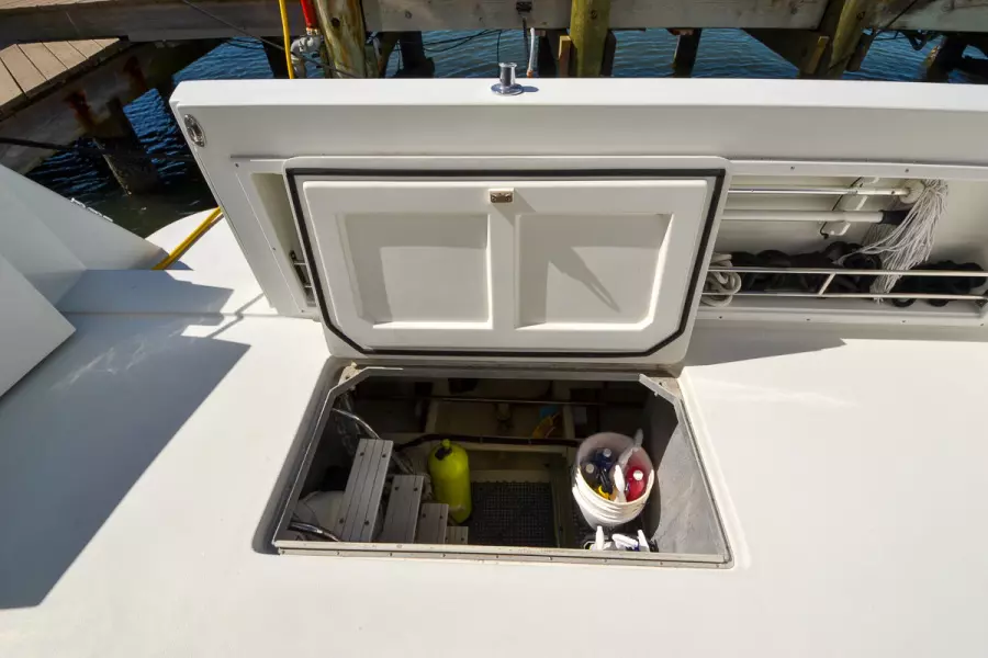 1998 Navigator 5300 Pilothouse