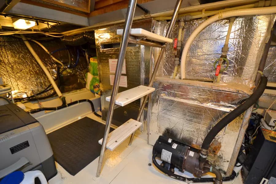 1998 Navigator 5300 Pilothouse