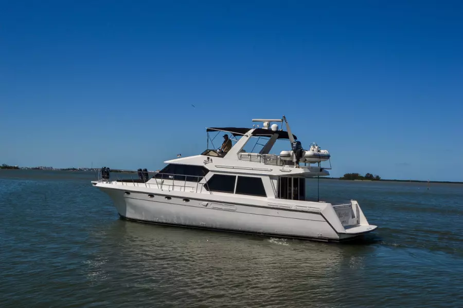 1998 Navigator 5300 Pilothouse