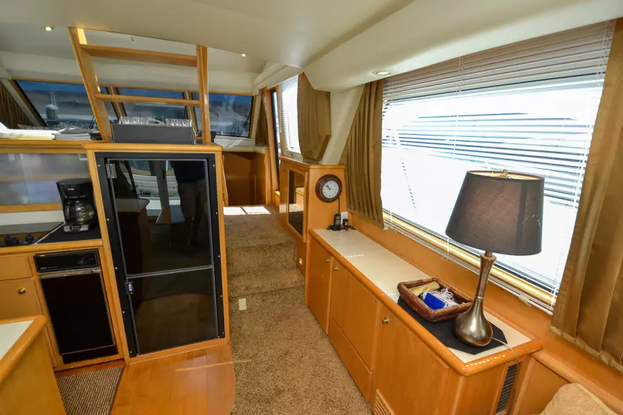1998 Navigator 5300 Pilothouse