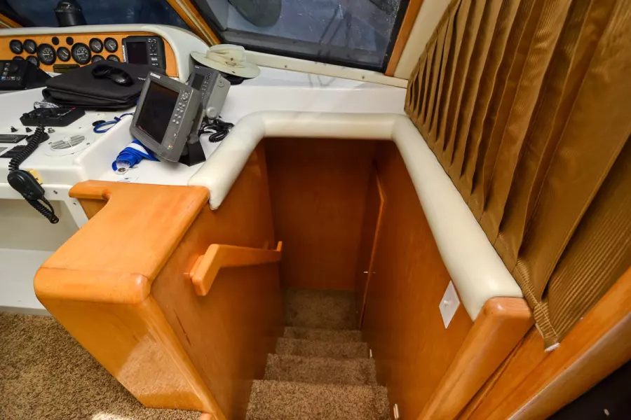 1998 Navigator 5300 Pilothouse