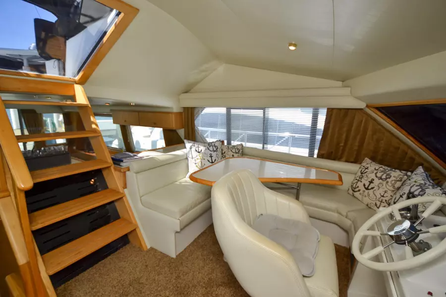 1998 Navigator 5300 Pilothouse