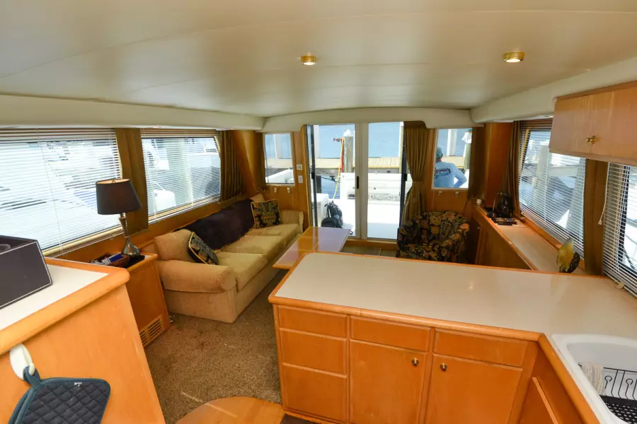 1998 Navigator 5300 Pilothouse