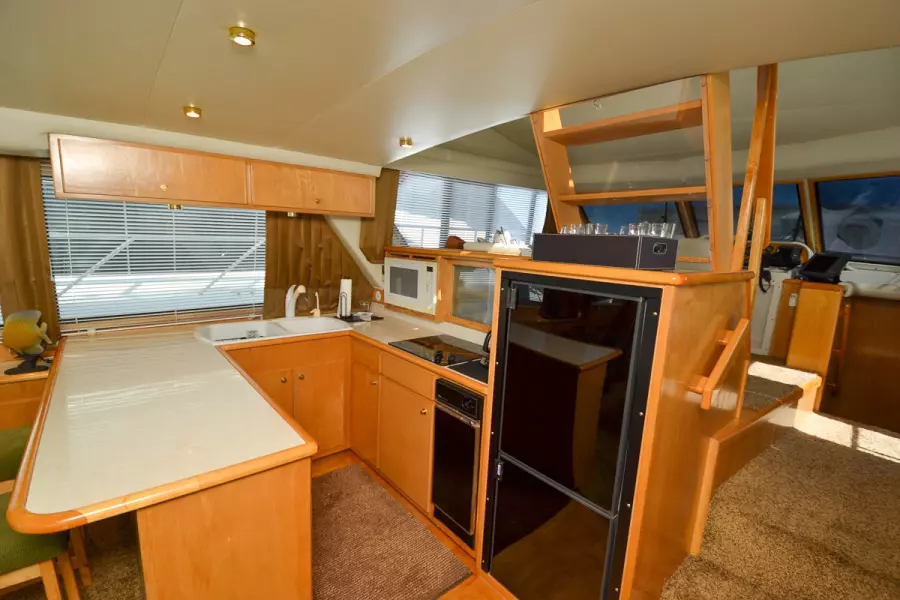 1998 Navigator 5300 Pilothouse