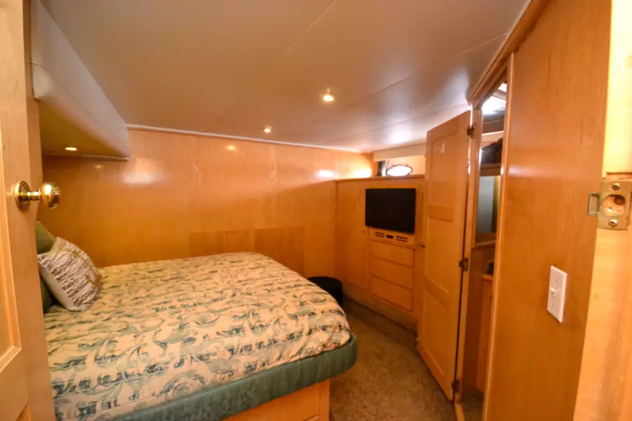 1998 Navigator 5300 Pilothouse