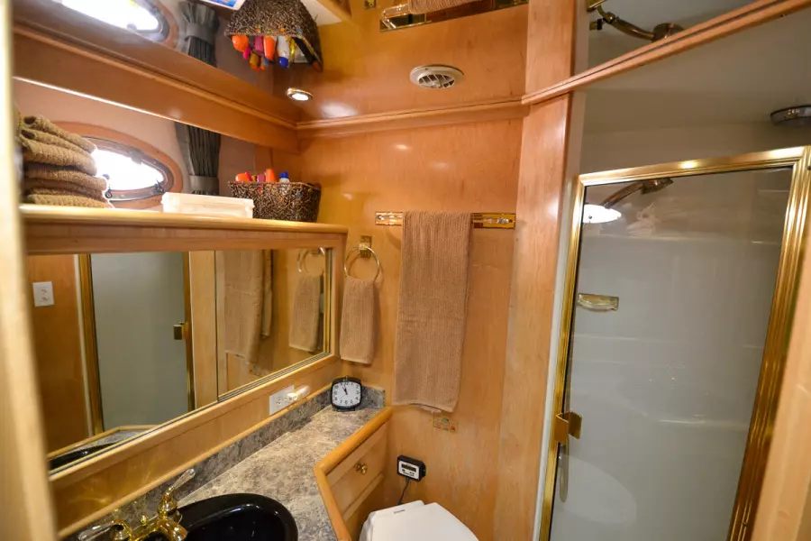1998 Navigator 5300 Pilothouse