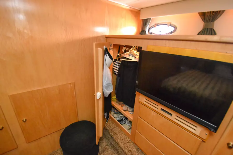 1998 Navigator 5300 Pilothouse