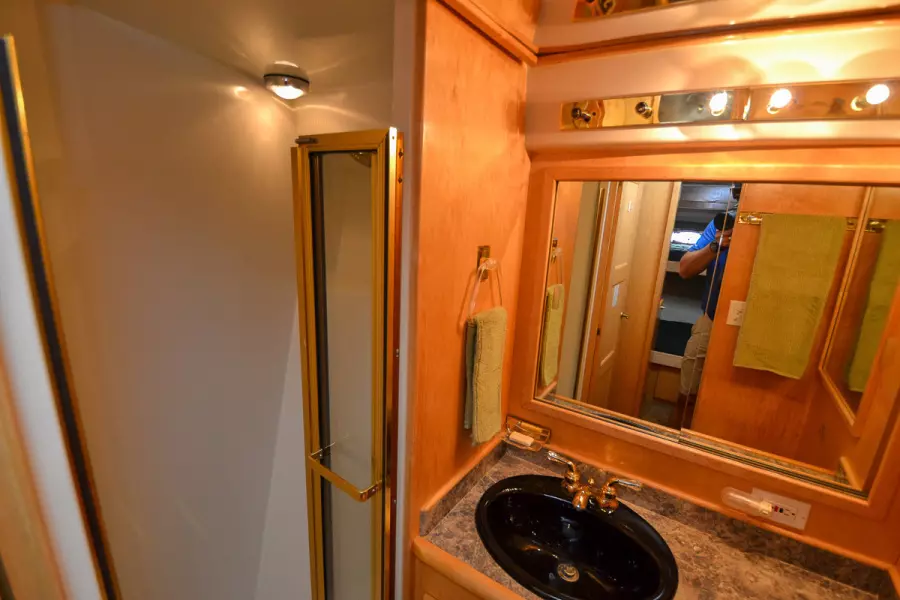 1998 Navigator 5300 Pilothouse