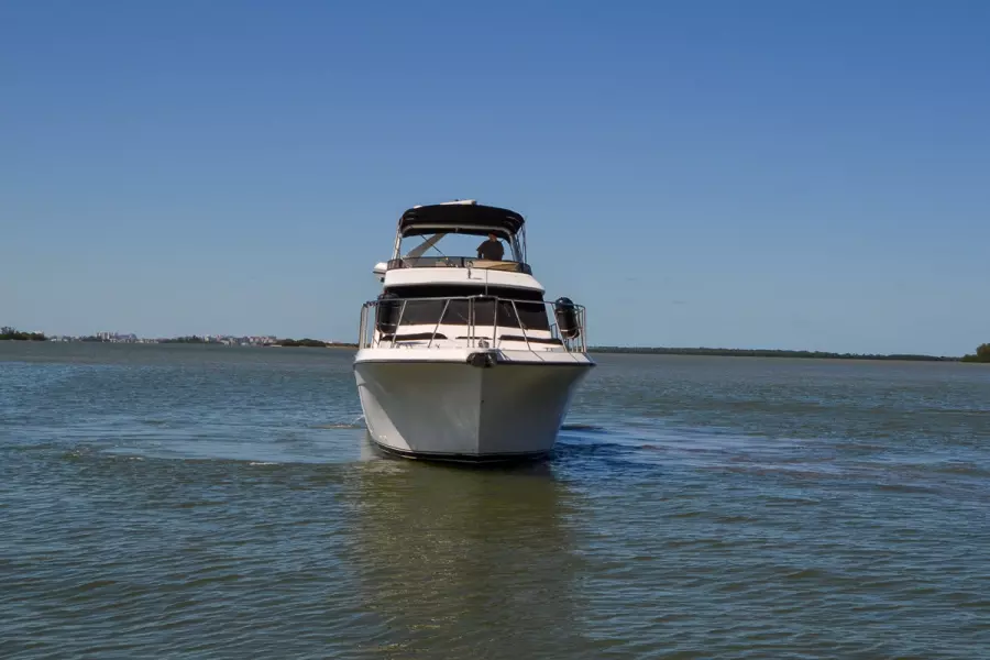 1998 Navigator 5300 Pilothouse