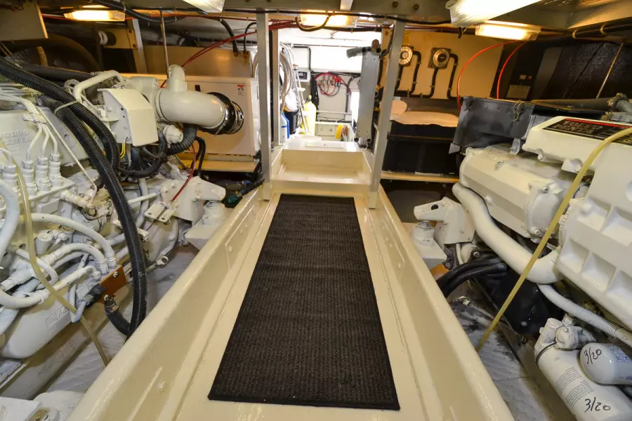 1998 Navigator 5300 Pilothouse