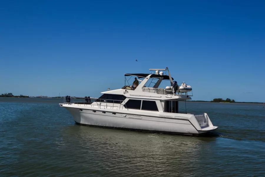 1998 Navigator 5300 Pilothouse