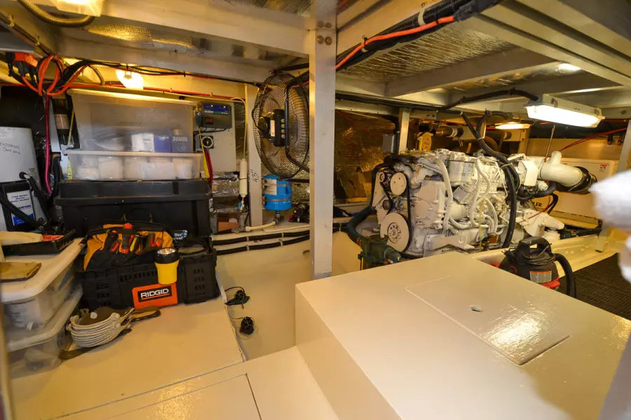 1998 Navigator 5300 Pilothouse