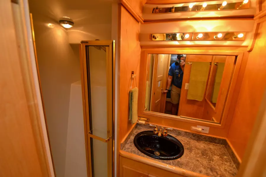 1998 Navigator 5300 Pilothouse