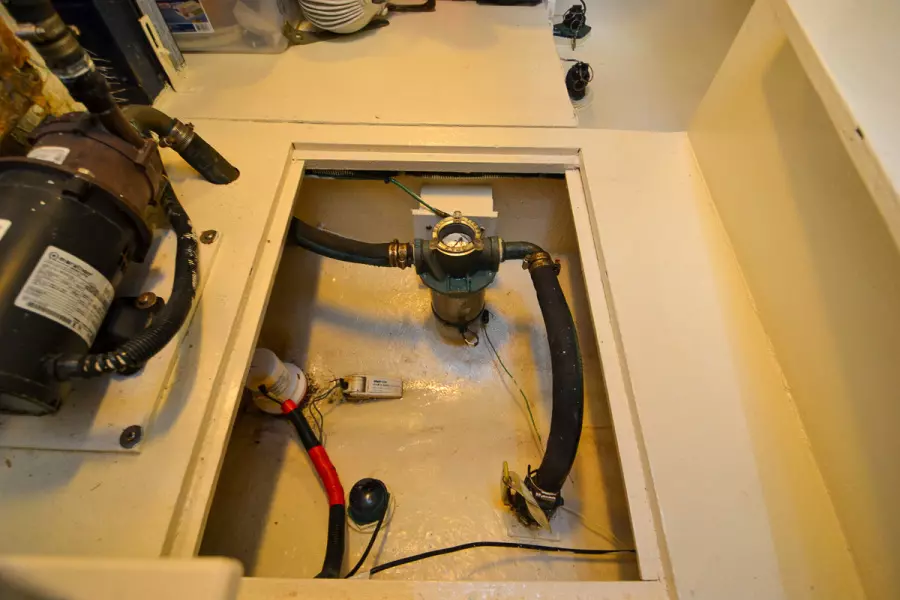 1998 Navigator 5300 Pilothouse