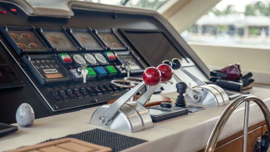 1998 Hatteras Sport Deck