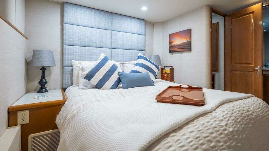 1998 Hatteras Sport Deck