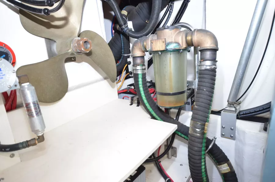 1999 Tiara Yachts 4000 Express