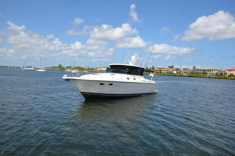1999 Tiara Yachts 4000 Express