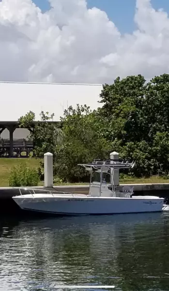 2006 Albemarle 242 Center Console