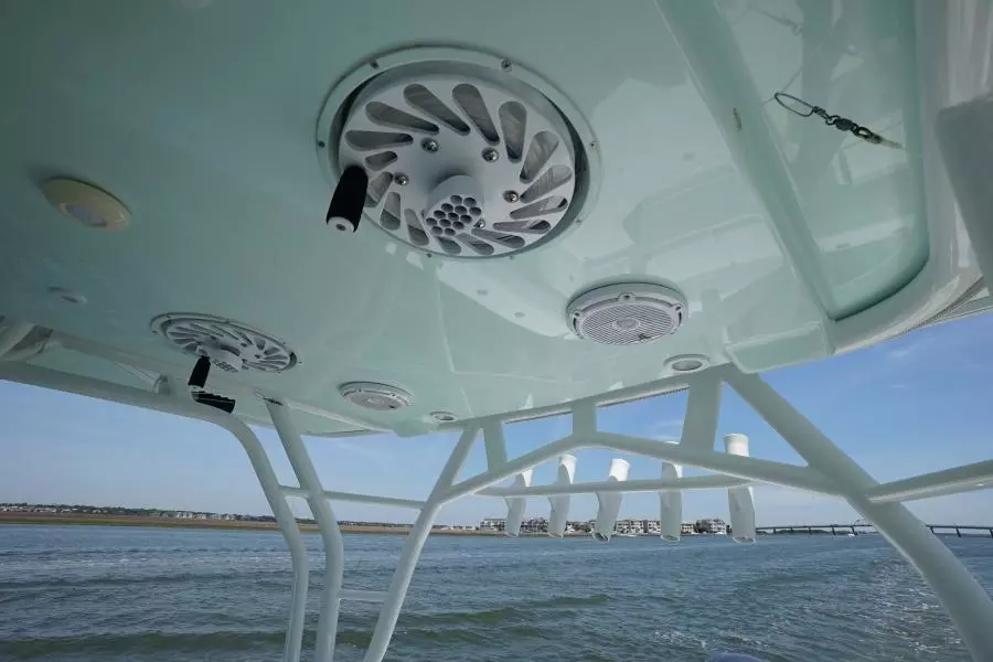 2013 Yellowfin 42 - helm