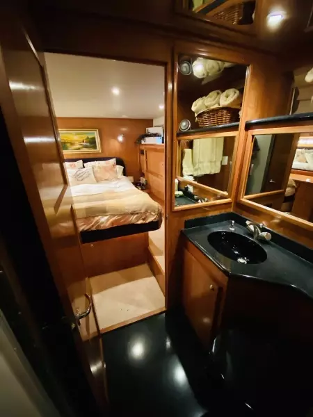 2003 Navigator 5700 Rival