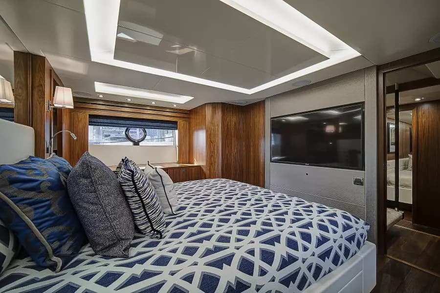 2019 Sunseeker 86 Yacht