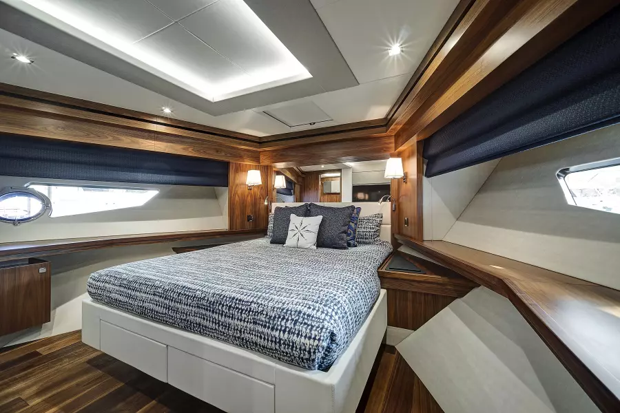 2019 Sunseeker 86 Yacht