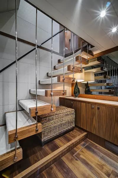 2019 Sunseeker 86 Yacht