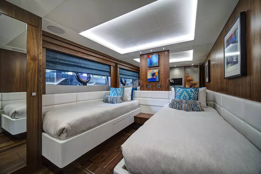 2019 Sunseeker 86 Yacht