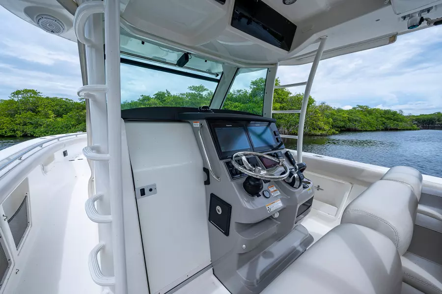 2017 Boston Whaler 370 Outrage