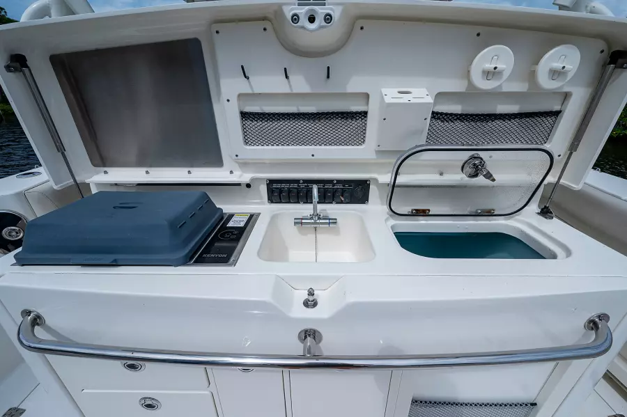 2017 Boston Whaler 370 Outrage