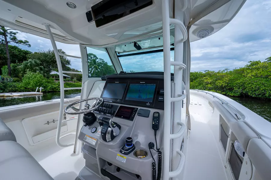 2017 Boston Whaler 370 Outrage