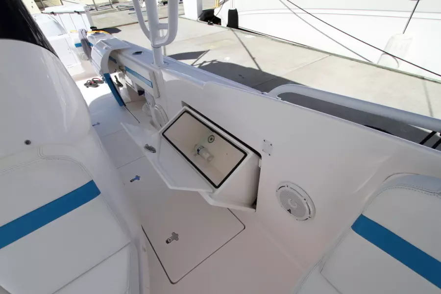 2018 Intrepid 407 Cuddy