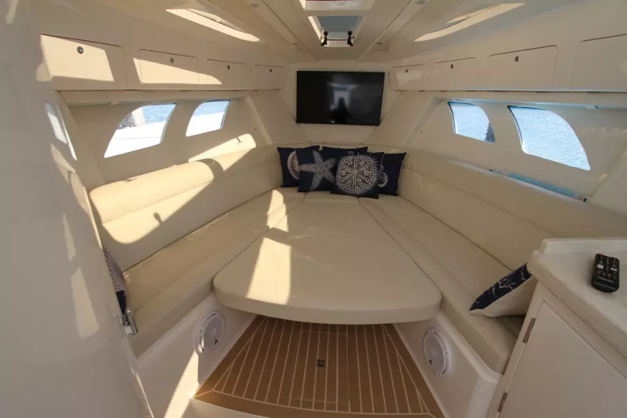 2018 Intrepid 407 Cuddy