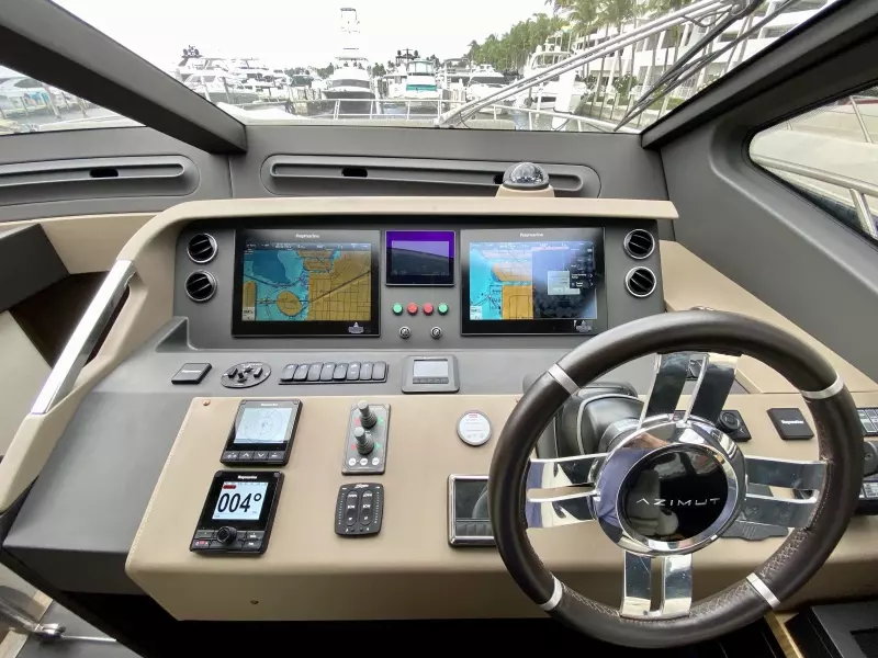 2018 Azimut Flybridge
