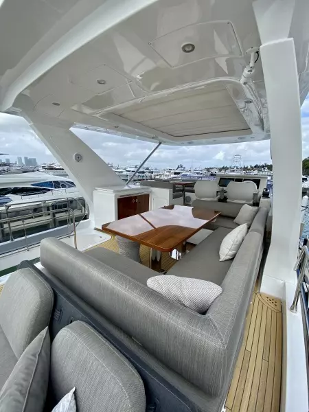 2018 Azimut Flybridge
