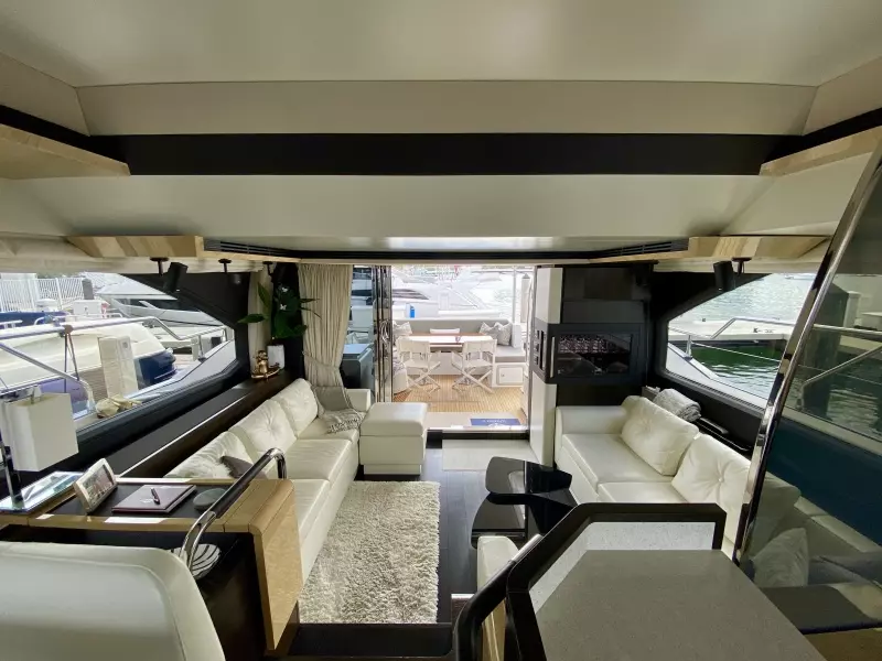 2018 Azimut Flybridge