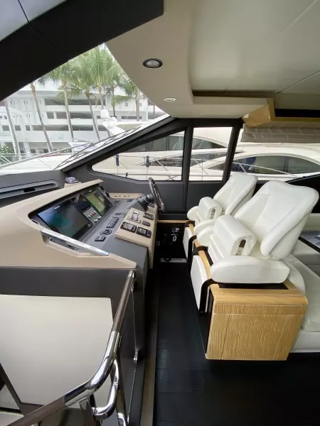 2018 Azimut Flybridge