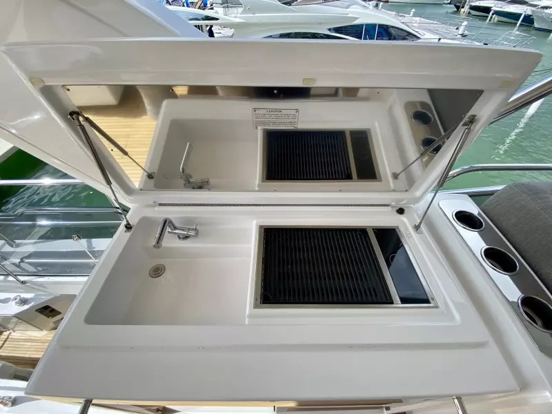 2018 Azimut Flybridge