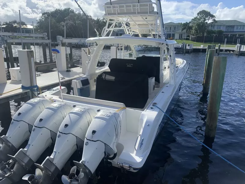 2017 Boston Whaler 420 Outrage