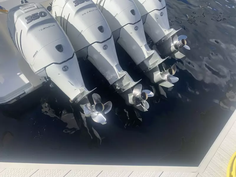 2017 Boston Whaler 420 Outrage