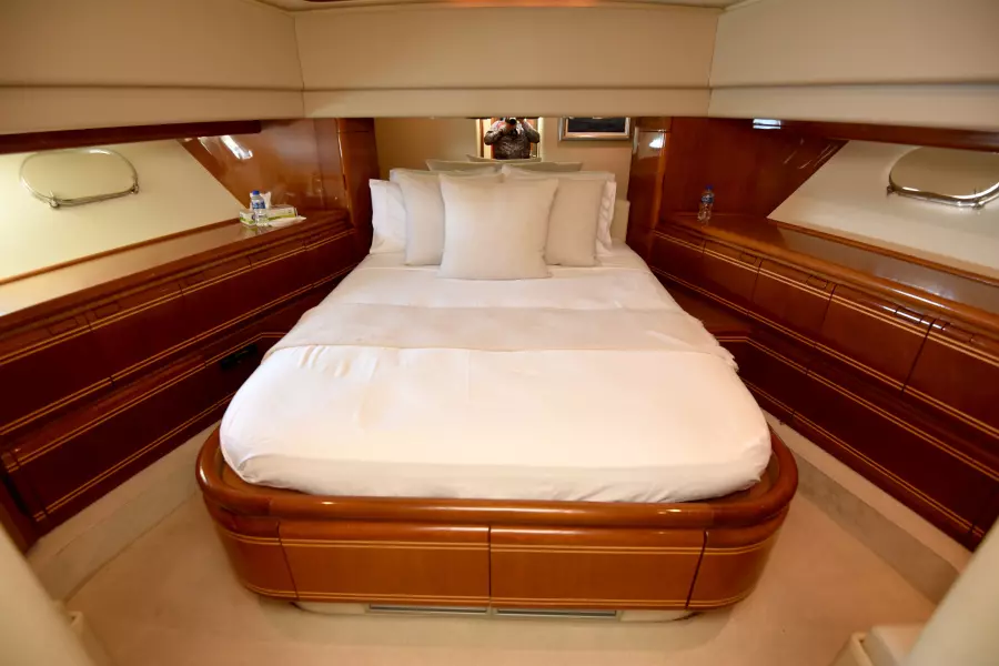 1997 Ferretti Yachts 80