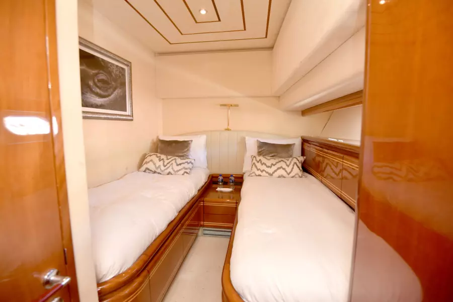 1997 Ferretti Yachts 80