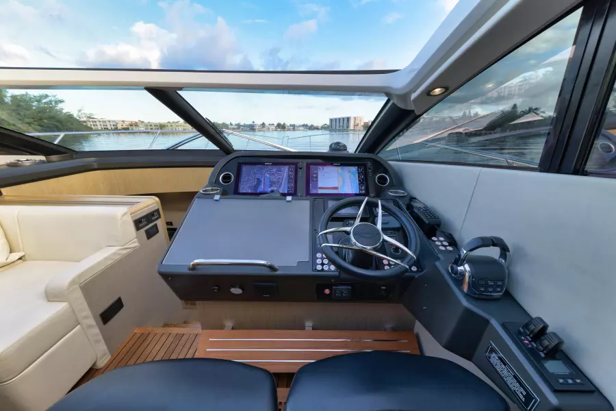 2017 Sunseeker Predator