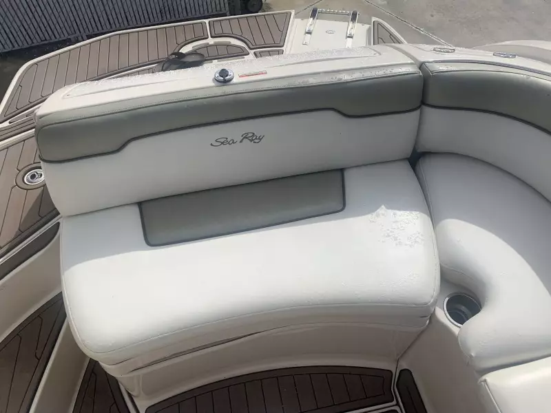 2007 Sea Ray 240 Sundeck