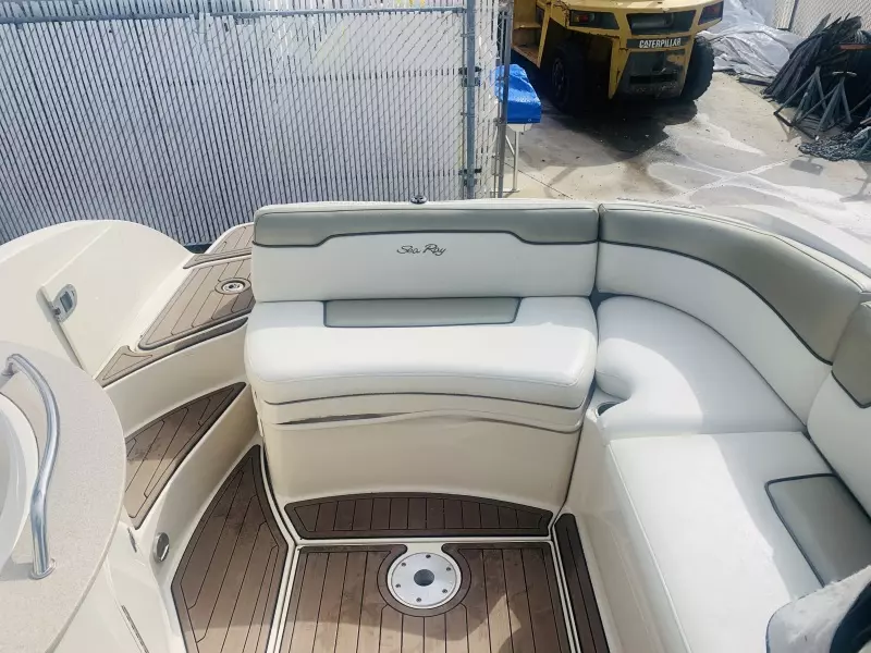 2007 Sea Ray 240 Sundeck