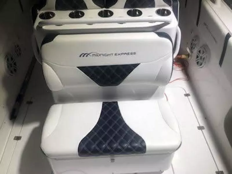 2019 Midnight Express 39 Cuddy
