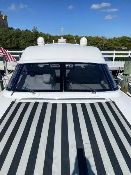 2000 Carver Trojan 440 Express