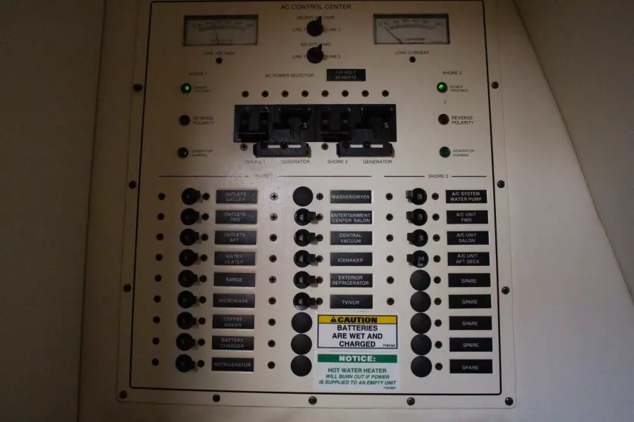 2000 Carver Trojan 440 Express